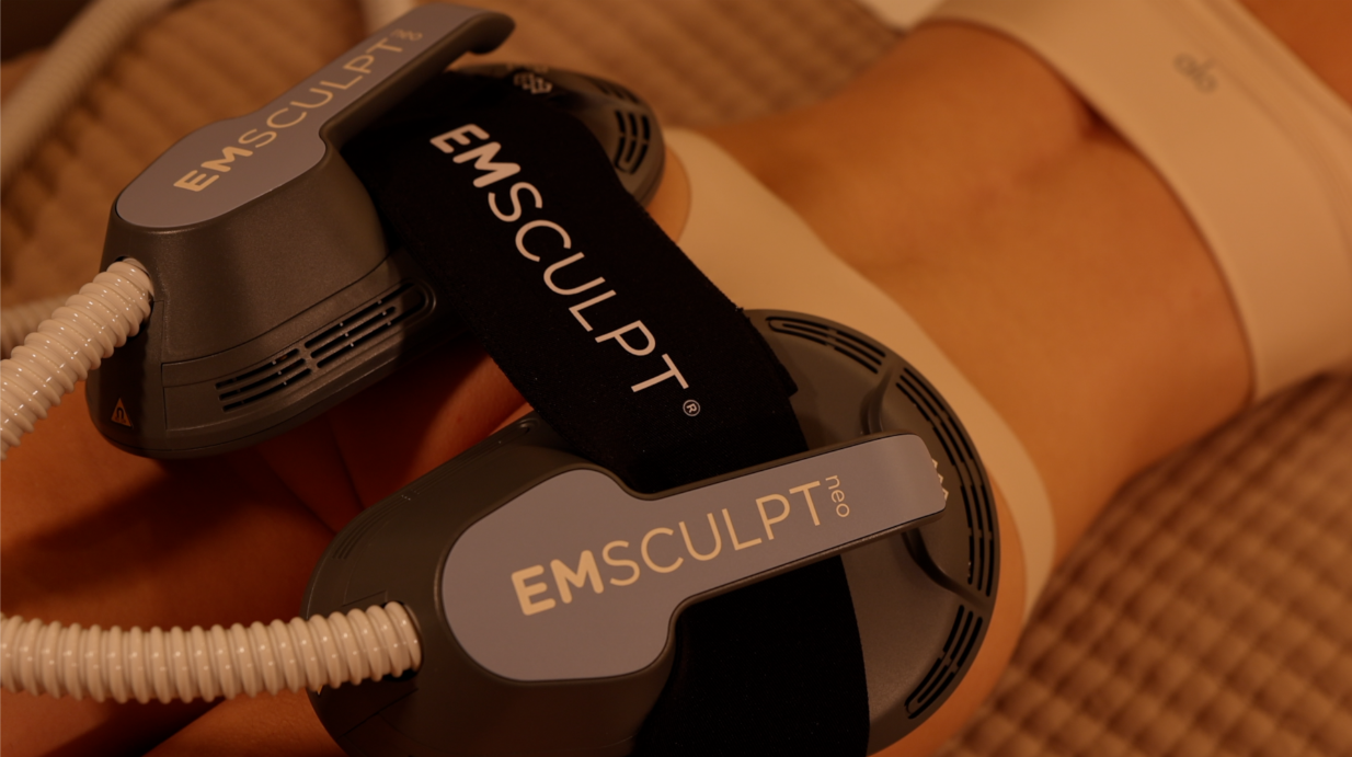 Image: An Emsculpt NEO applicator positioned on the abdomen, showing how one session targets both fat and muscle.