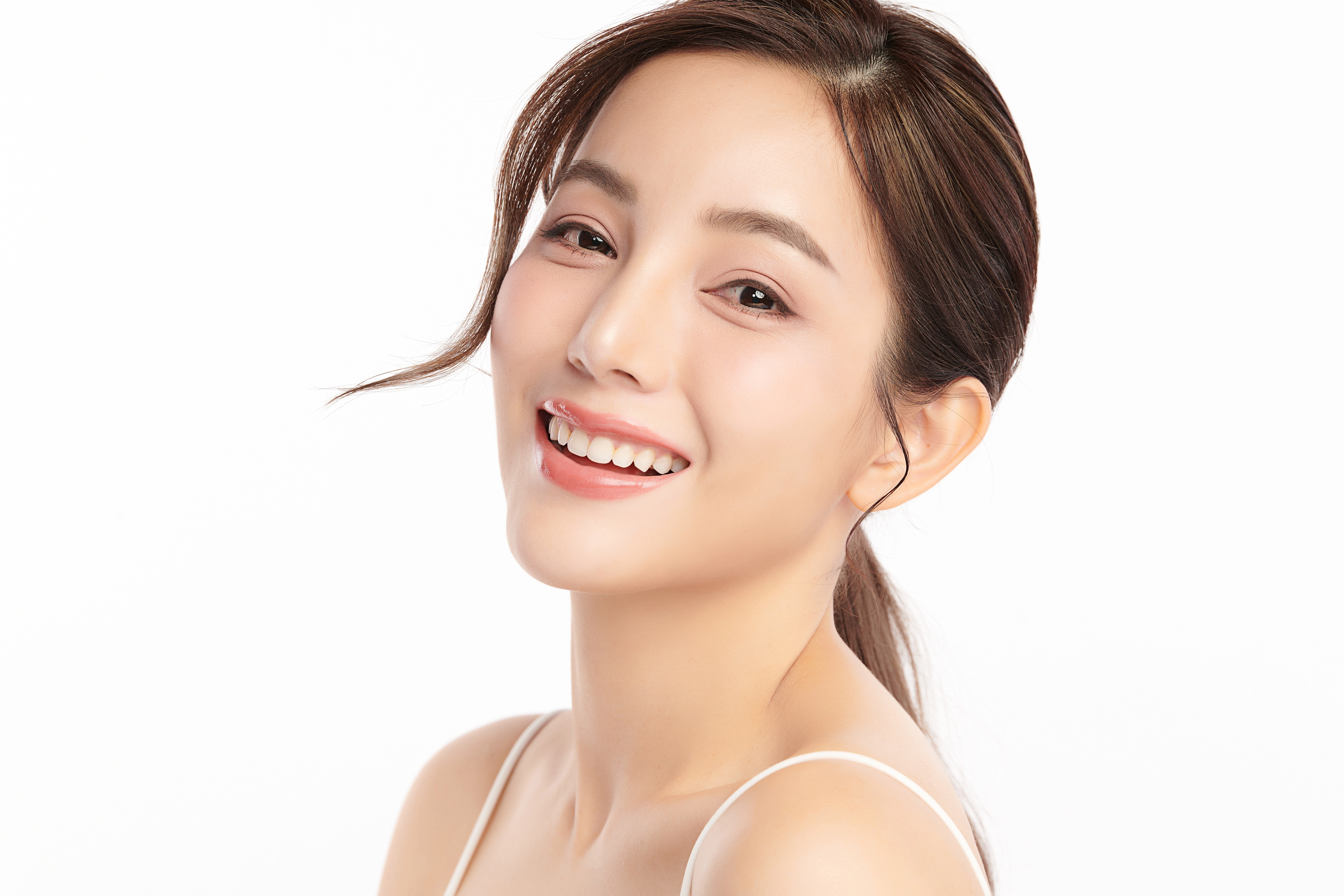Smiling woman with a healthy, confident smile