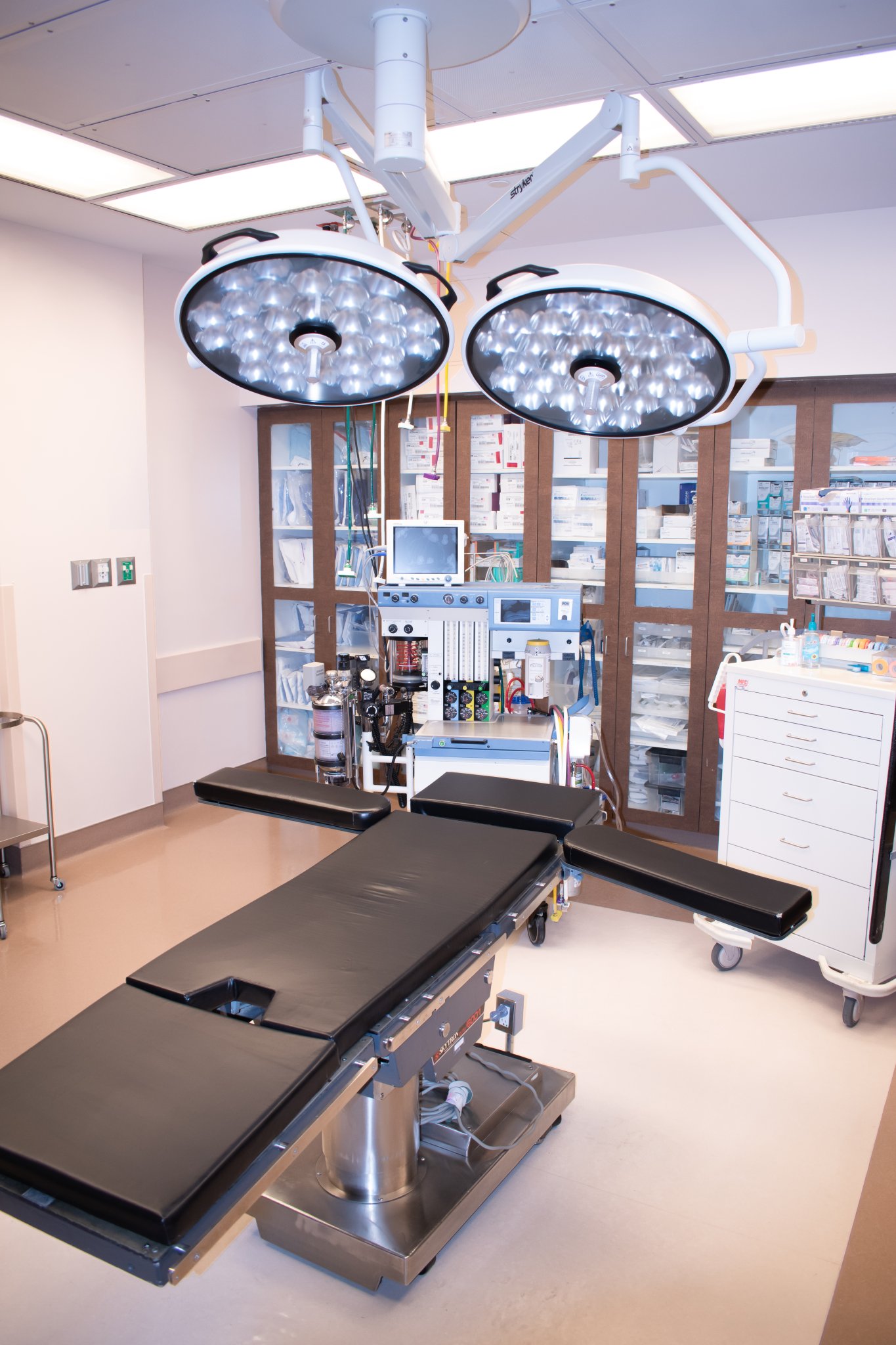 Operating room at Mosharrafa Plastic Surgery Group's own surgery center
