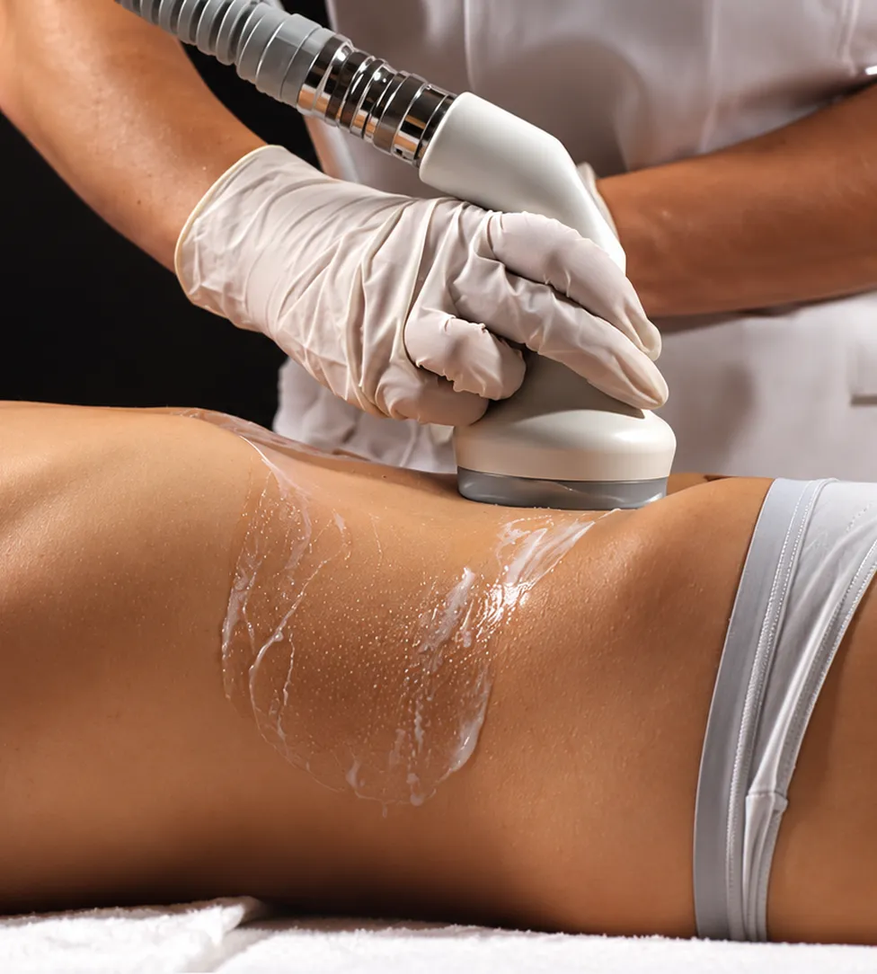 T-Shape device gliding over a client's waist during body contouring