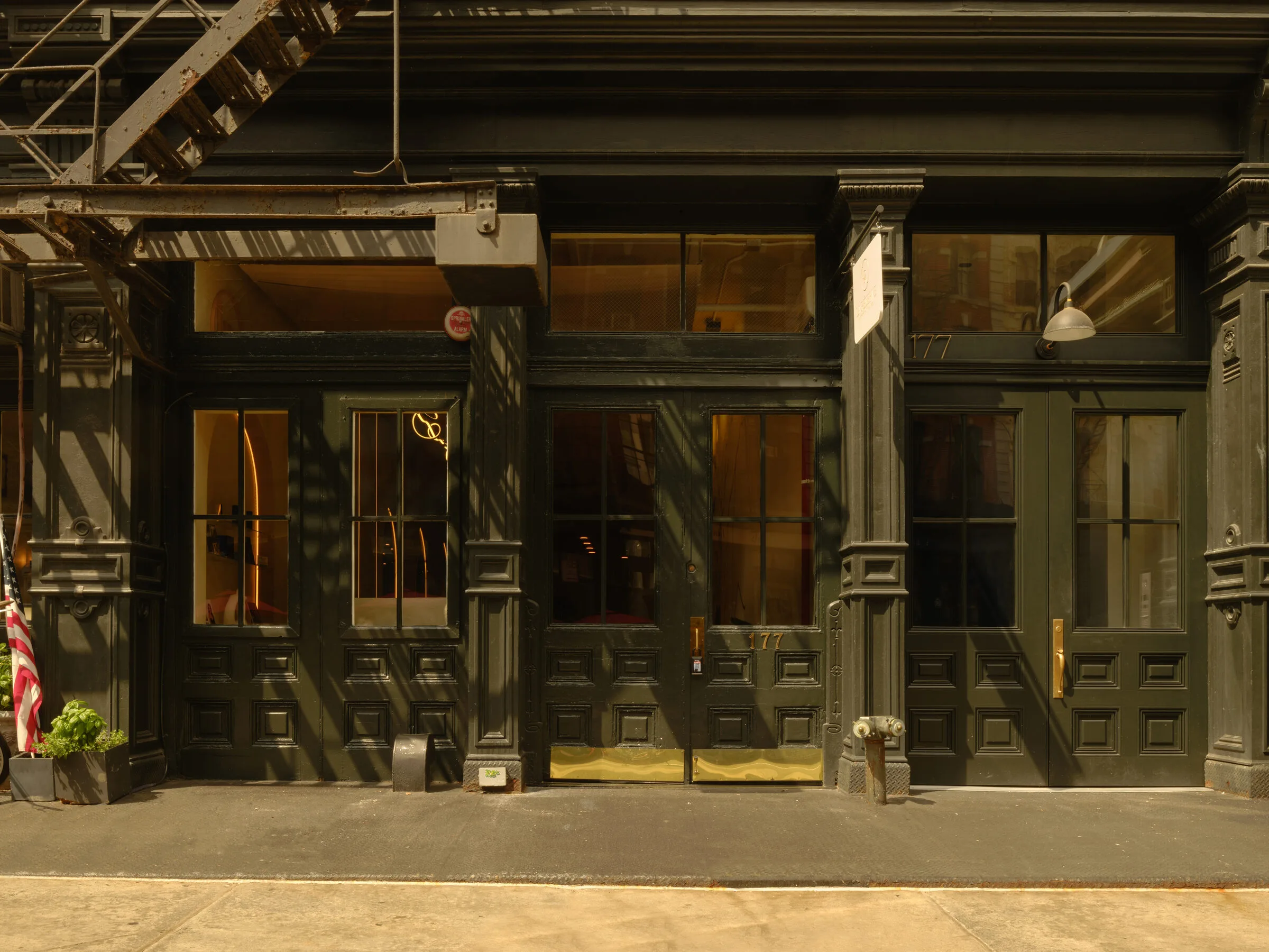 La Reservé Aesthetics and Wellness storefront with black facade, gold-trimmed windows, and neon signage on a New York street