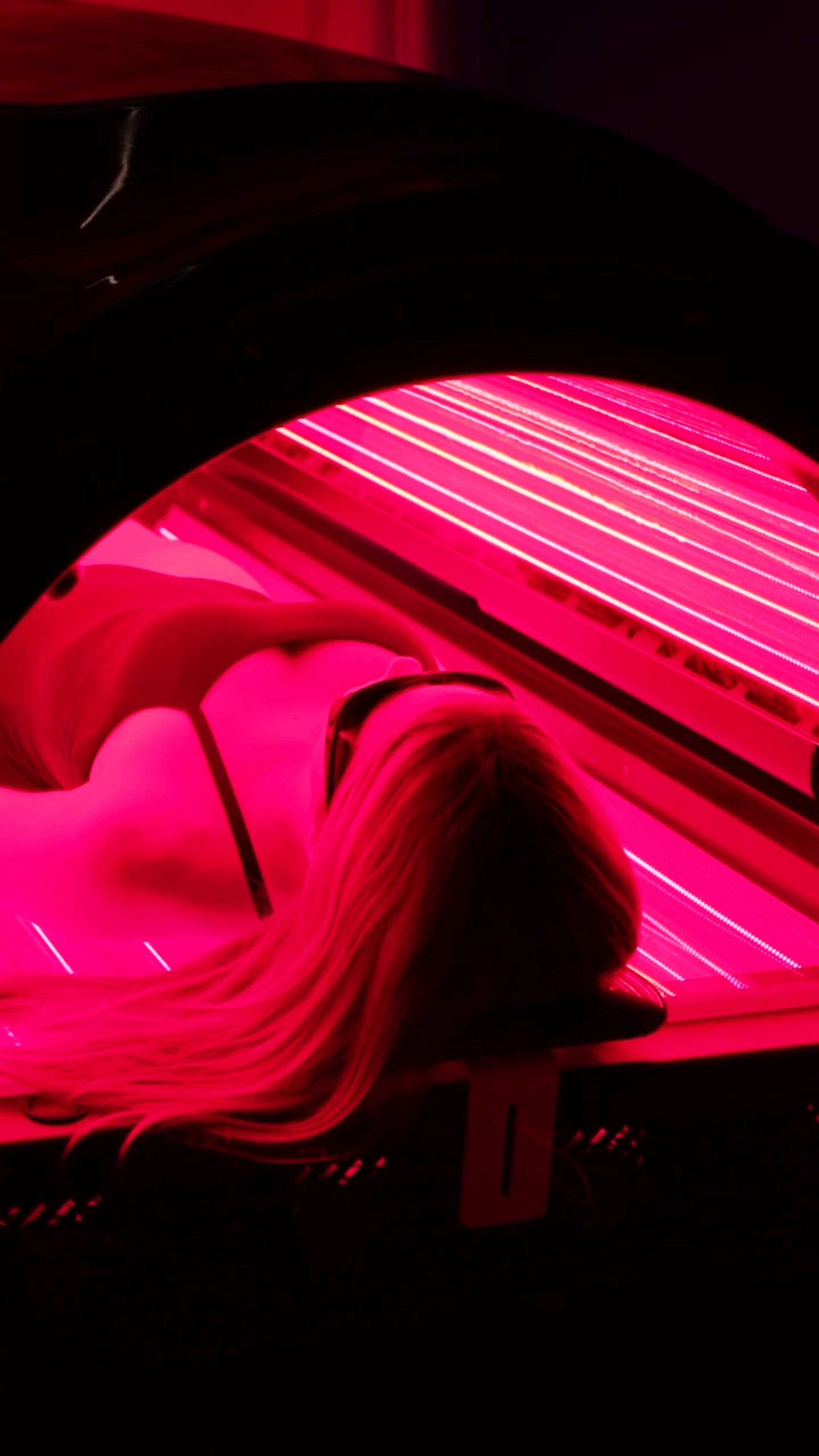 Client relaxing in the red light therapy bed at La Reservé in Tribeca