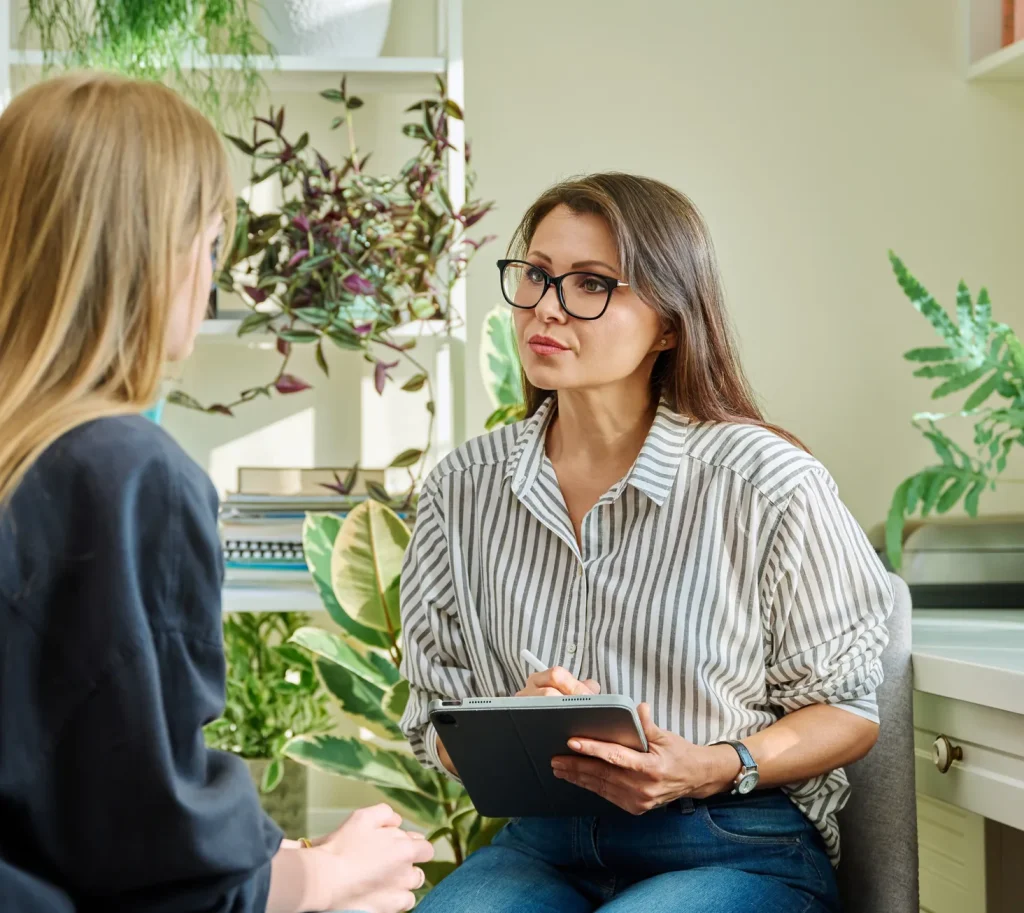 Therapist talking with a patient during a psychiatric care session