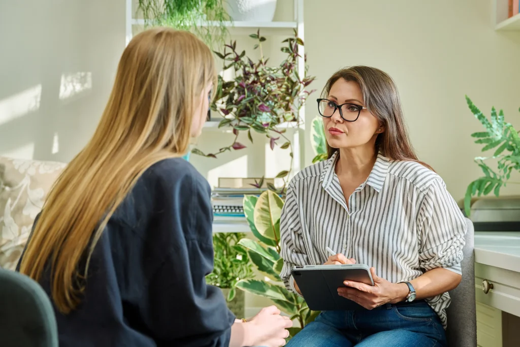 Licensed therapist talking with a client during an outpatient addiction therapy session in Scottsdale, AZ