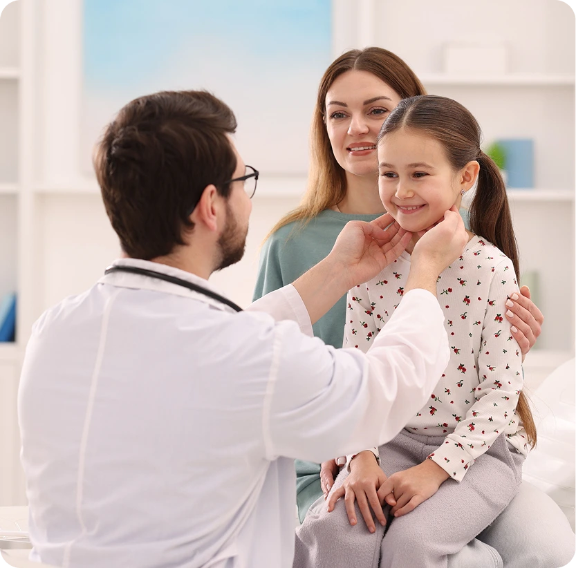 Doctor examining a child's neck during a spirometry consultation while parent watches