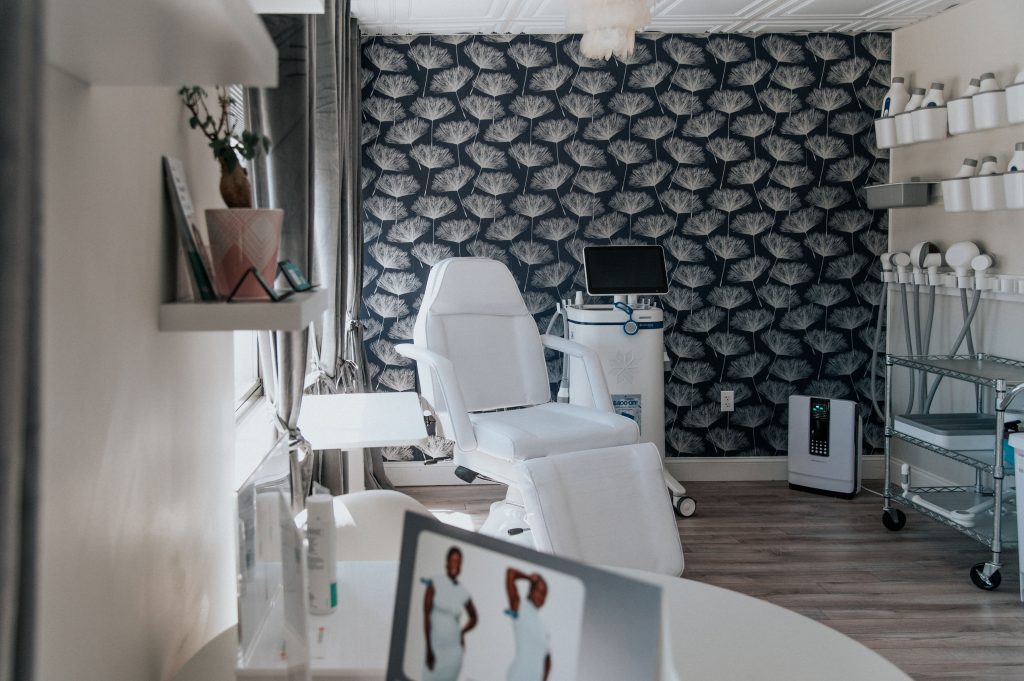 CoolSculpting Elite treatment room at Thrive Med Spa with white patient chair, control monitor, and device