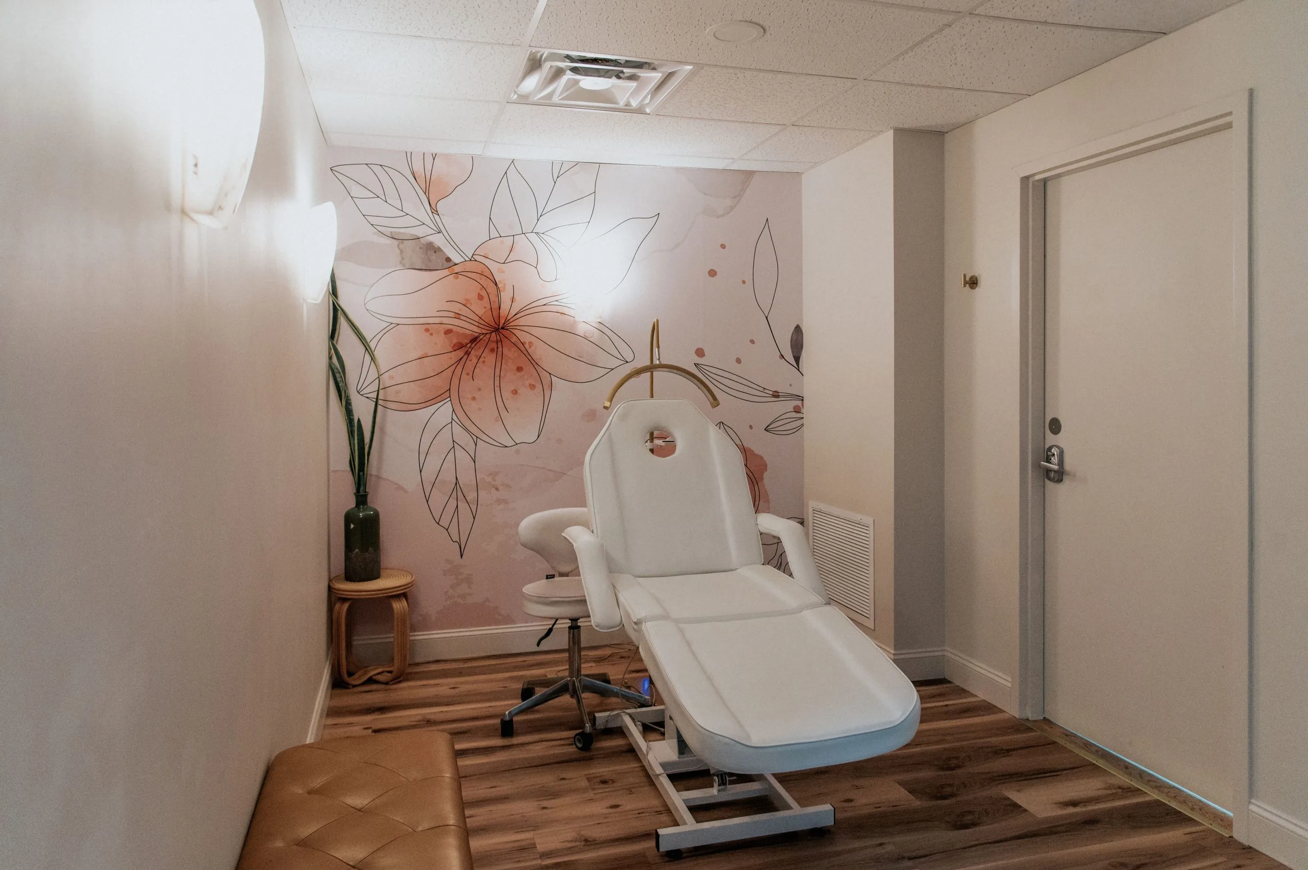 Glimpse Skin Scan treatment room at Thrive Med Spa with white examination chair and floral botanical wall mural