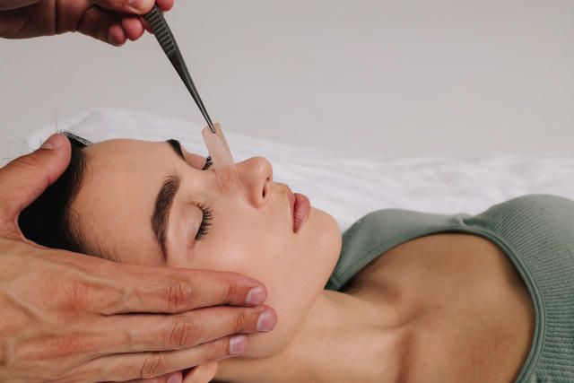 Ultrasonic vs Traditional Rhinoplasty: Key Differences Banner