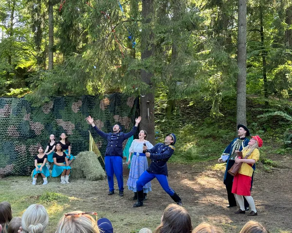 MIDTÅSEN BARNEFESTIVAL: KJÆRSTEBRUSEN! (Fritt etter Elskovsdrikken)