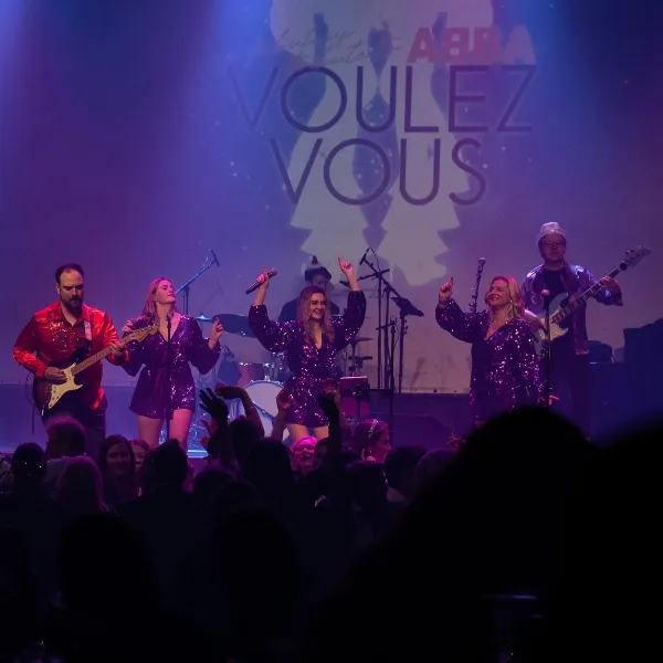 Voulez-Vous presenterer: ABBA Halloween spesial