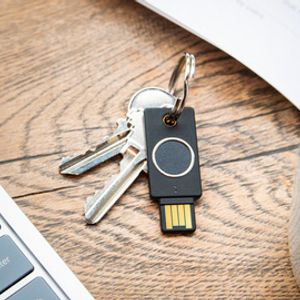 Security key Yubico YubiKey Bio, FIDO Edition, USB-A