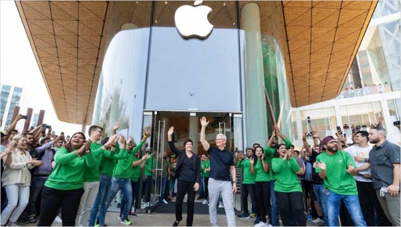 Apple launches first India store in Mumbai, people queue up in large numbers