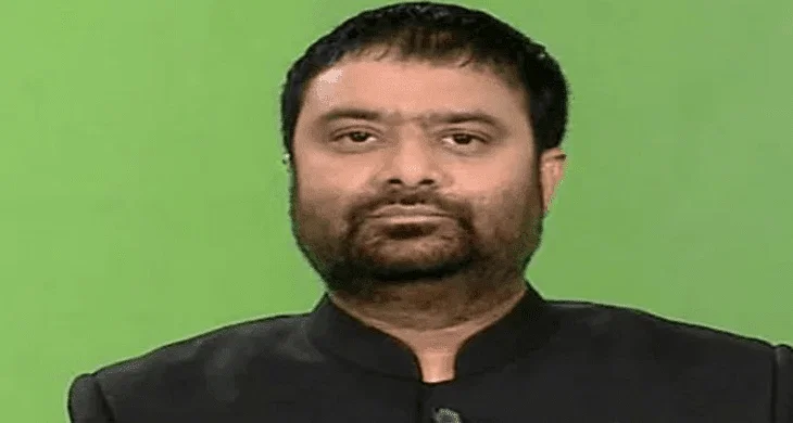 Deepak Chaurasia ventures into digital media with 'Aage Se Right'