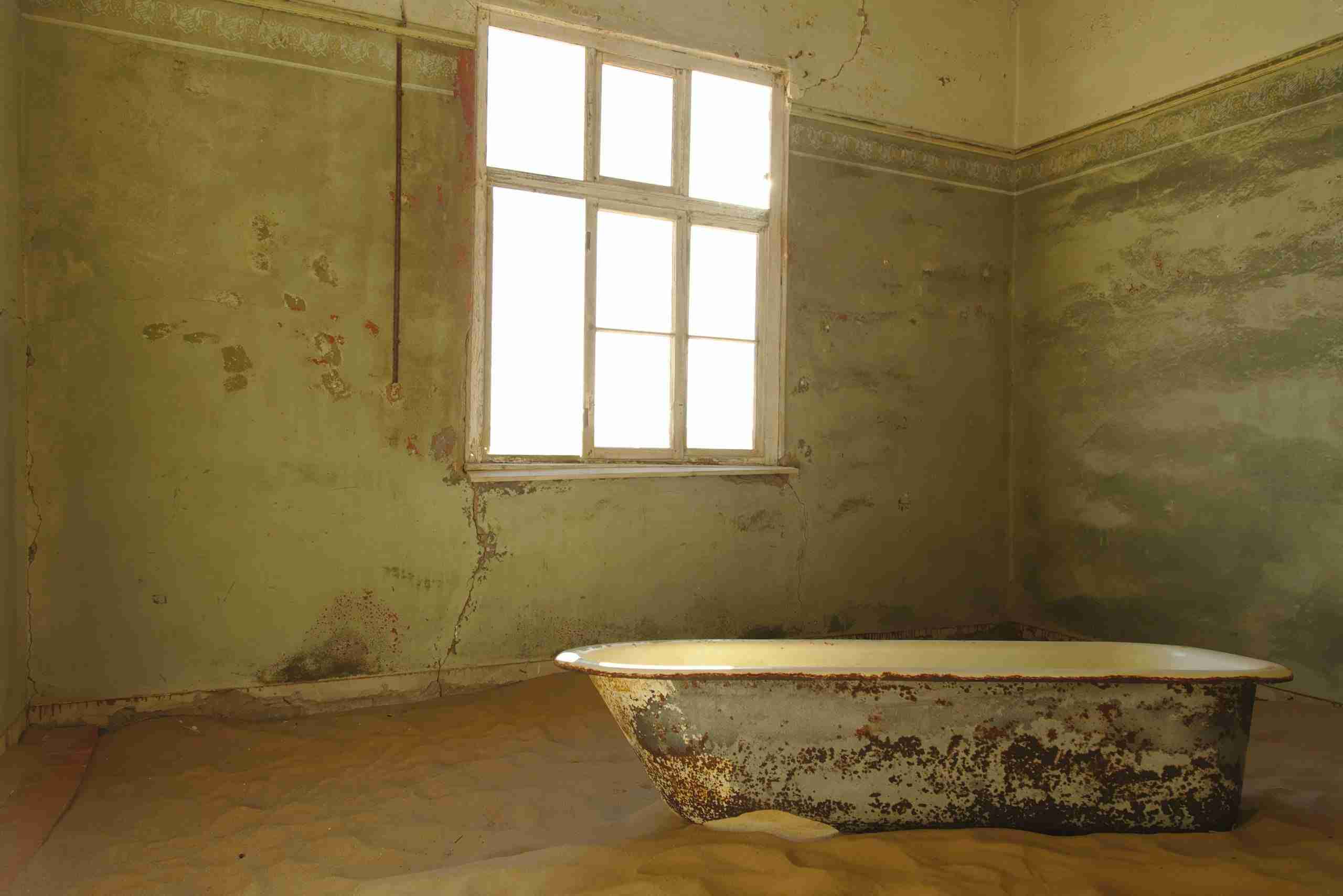 Bathtub in Sand in Kolmanskop-Photo by Max Murauer