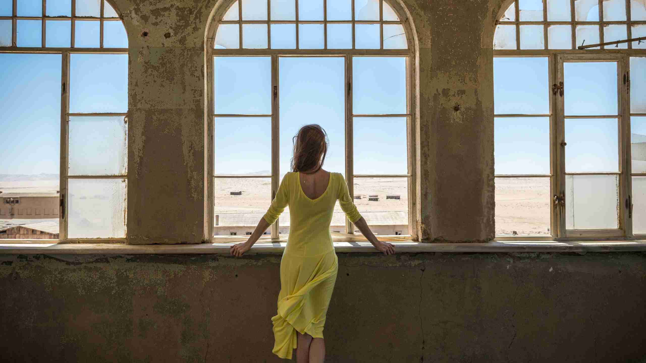 Kolmanskop Interior View with Model-Photo by Andrew Svk