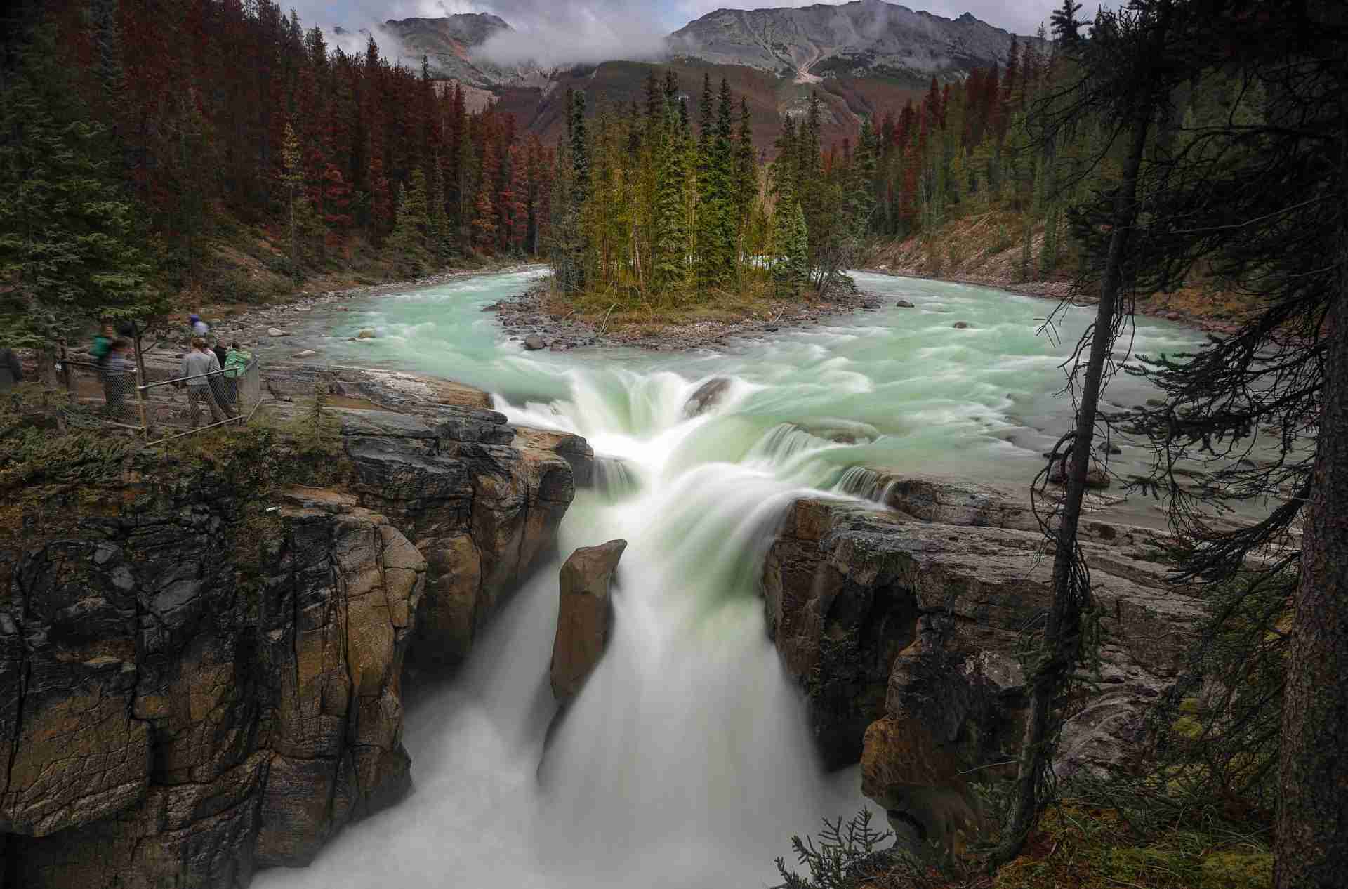 Sunwapta Falls – Photo by Robert Montgomery