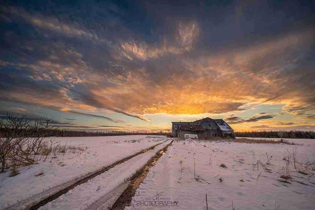Old Barn by Dan Fleury