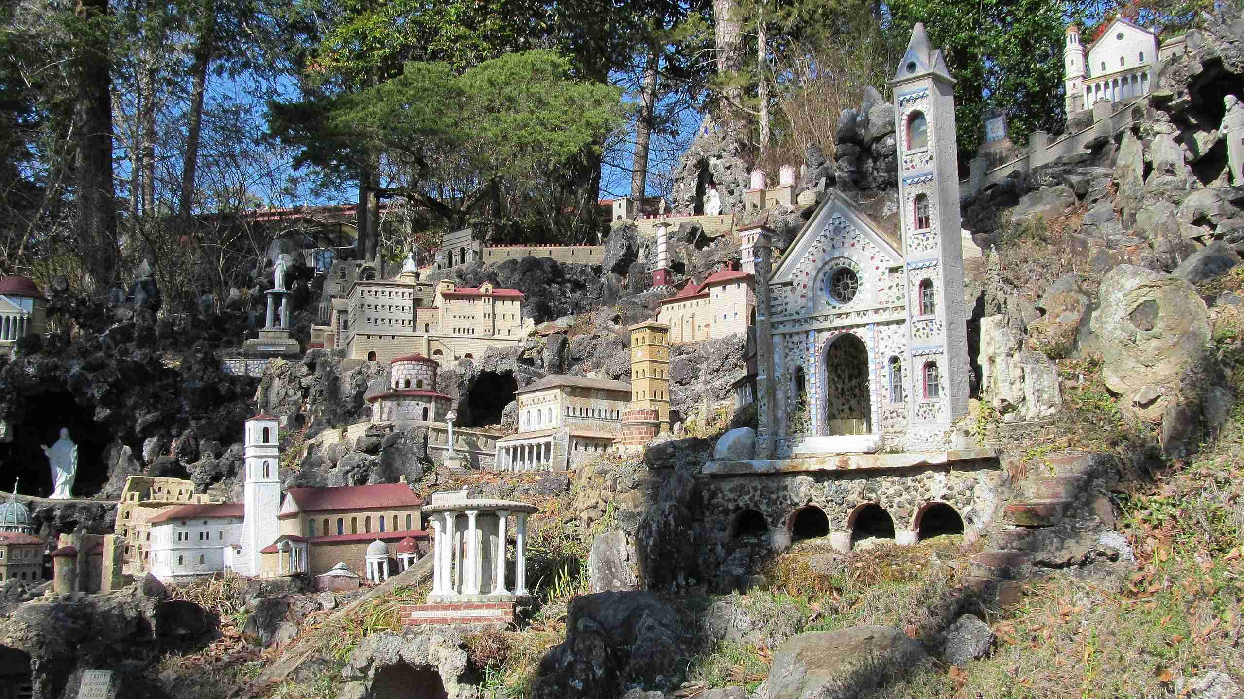 Ave Maria Grotto-Photo by AlabamaSouthern