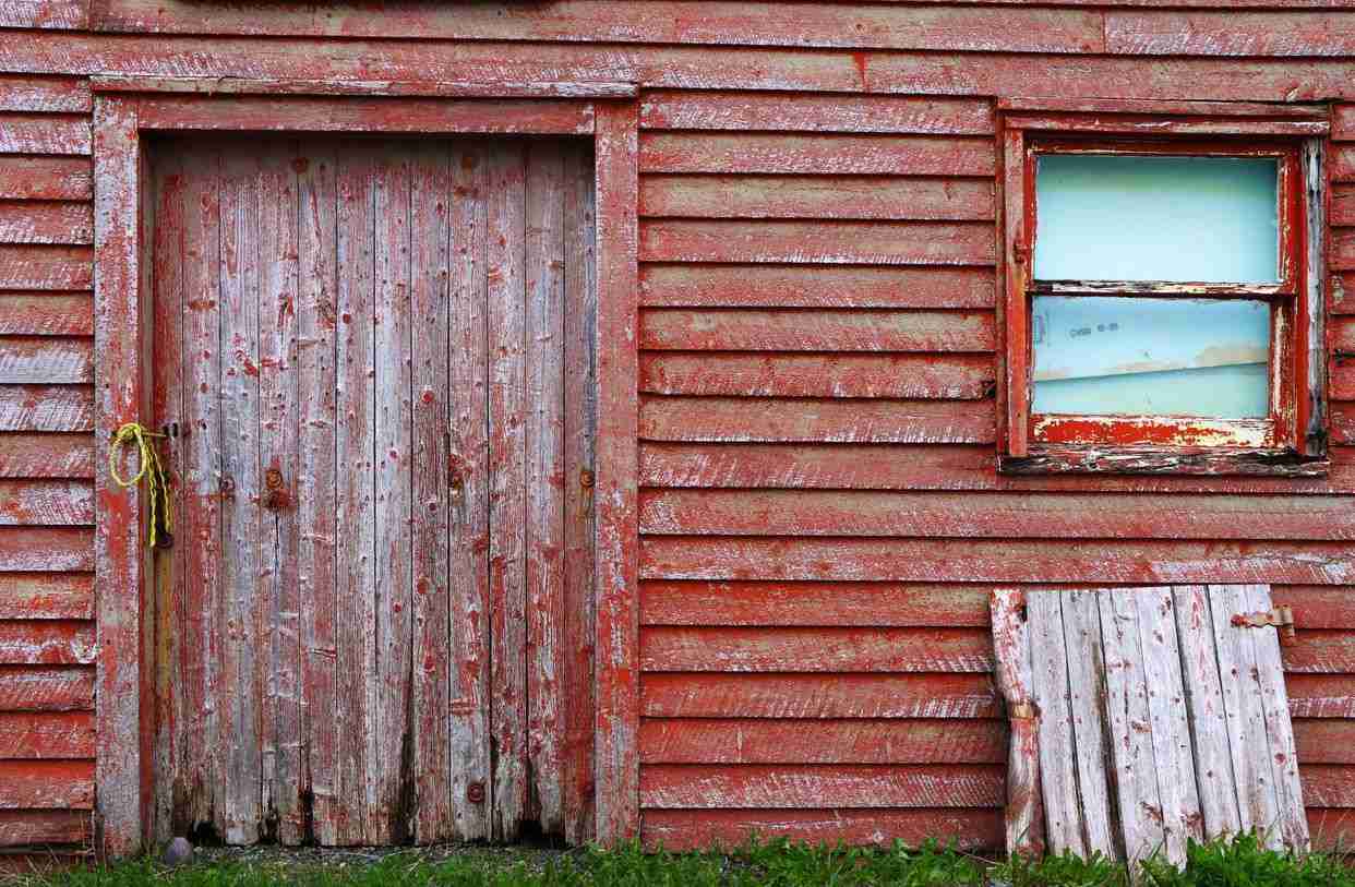 Weathered Building-Photo by ranpenn