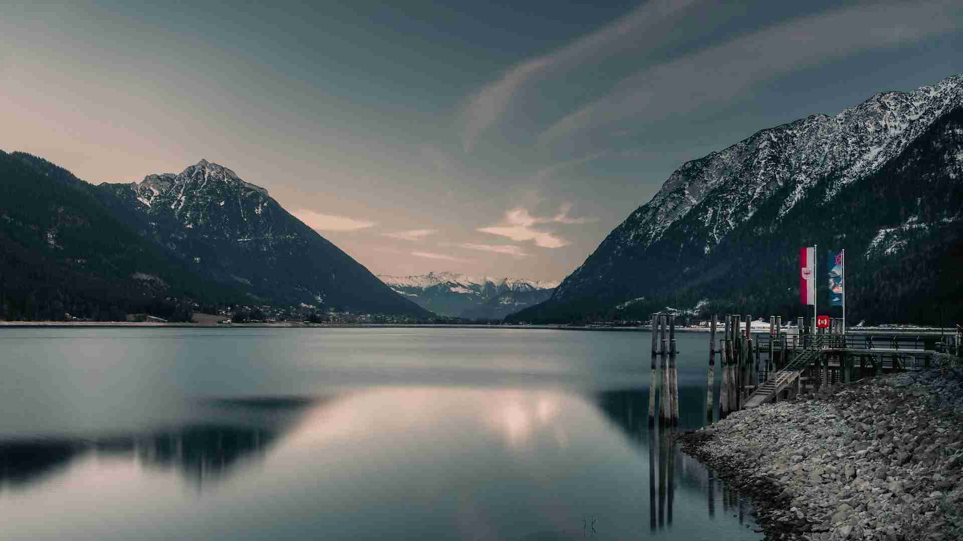 Aussichtsplattform am See by Emmanuel Cassar