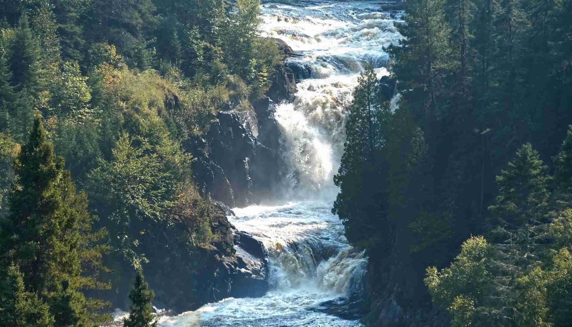 Chute Ouiatchouan by Pascal Bernardon