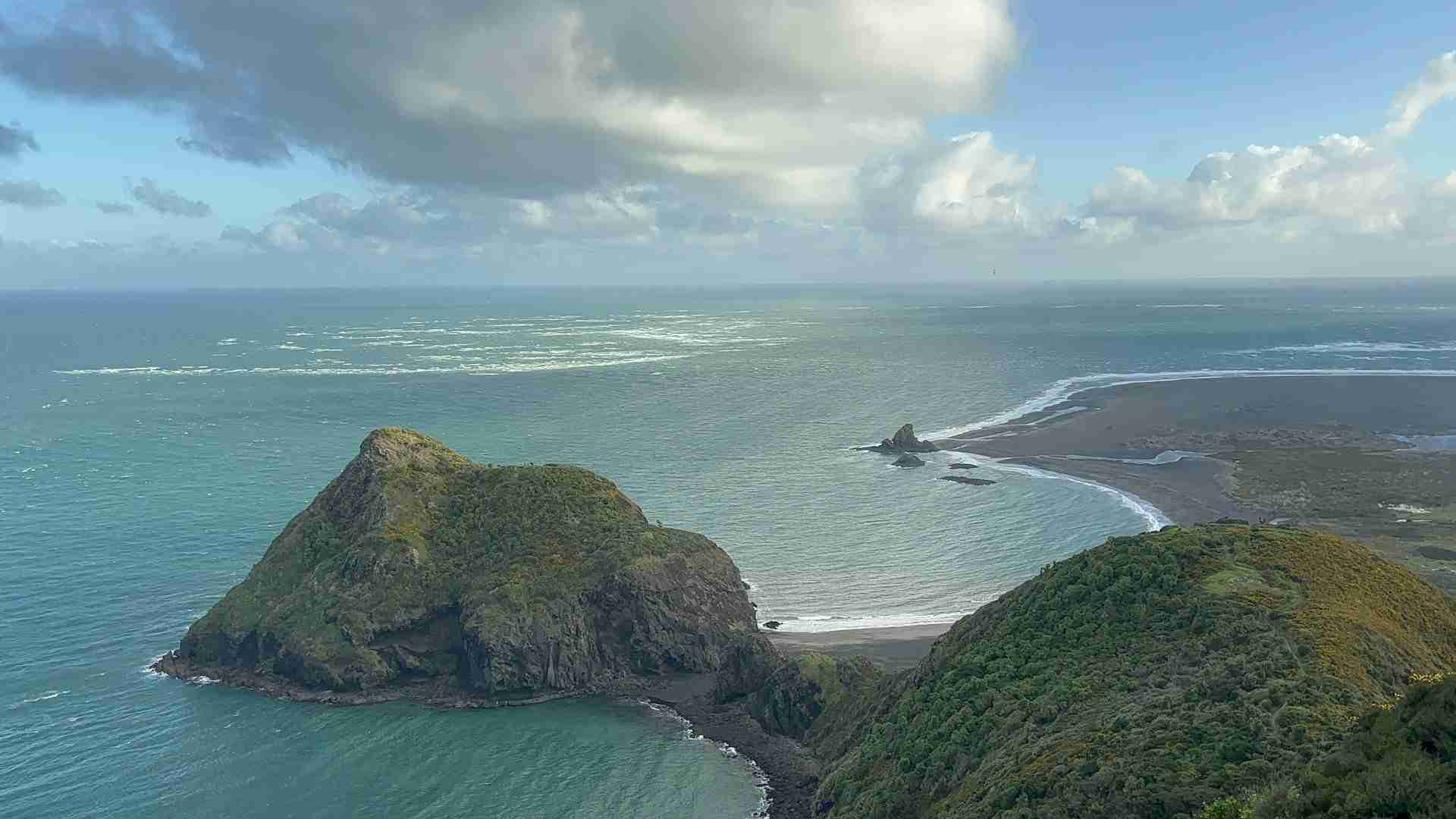Omanawanui Track Overlook by Andrew Rao