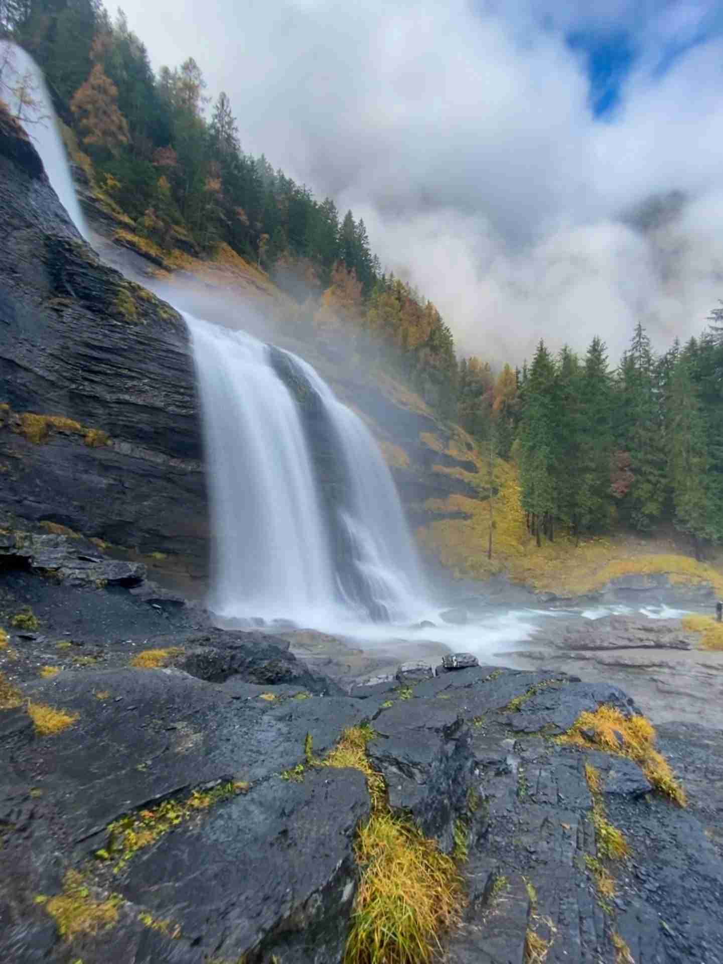 Cascade du Rouget by Héléna chanson