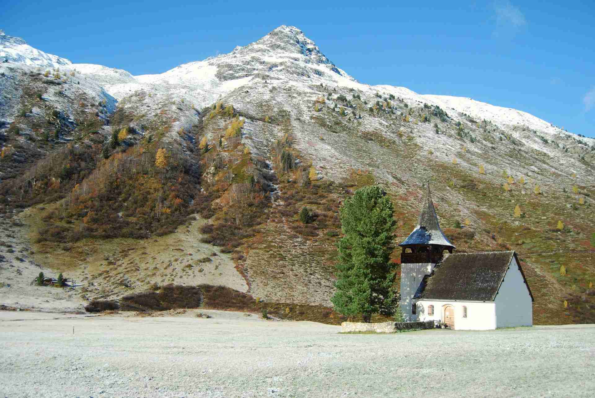 Evangelische Kirche St. Johann by Curdin