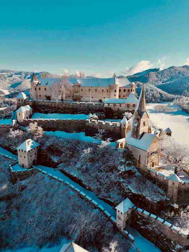 Burg Hochosterwitz by Drazen Pliso