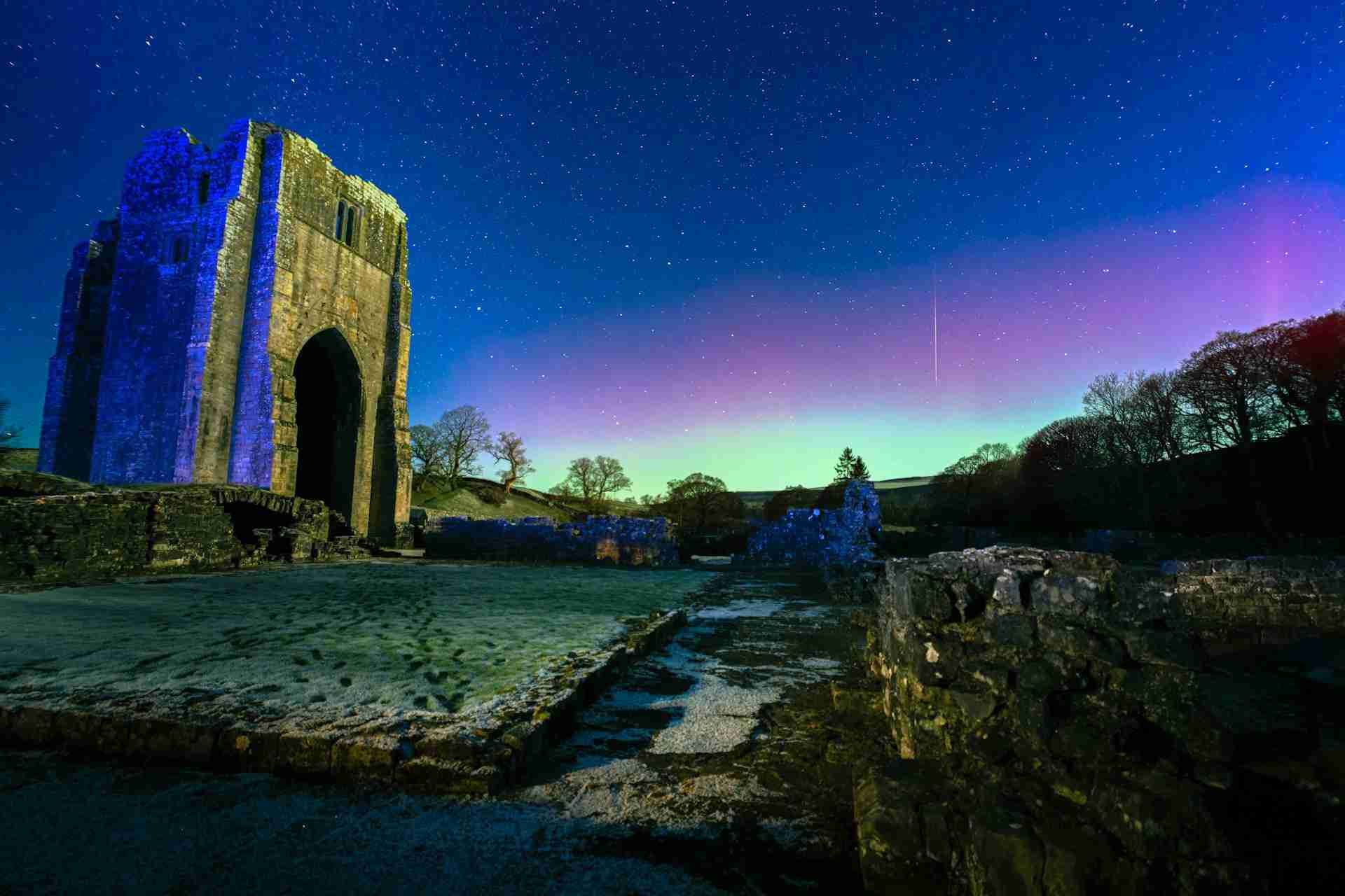 Shap Abbey by Jonny Gios