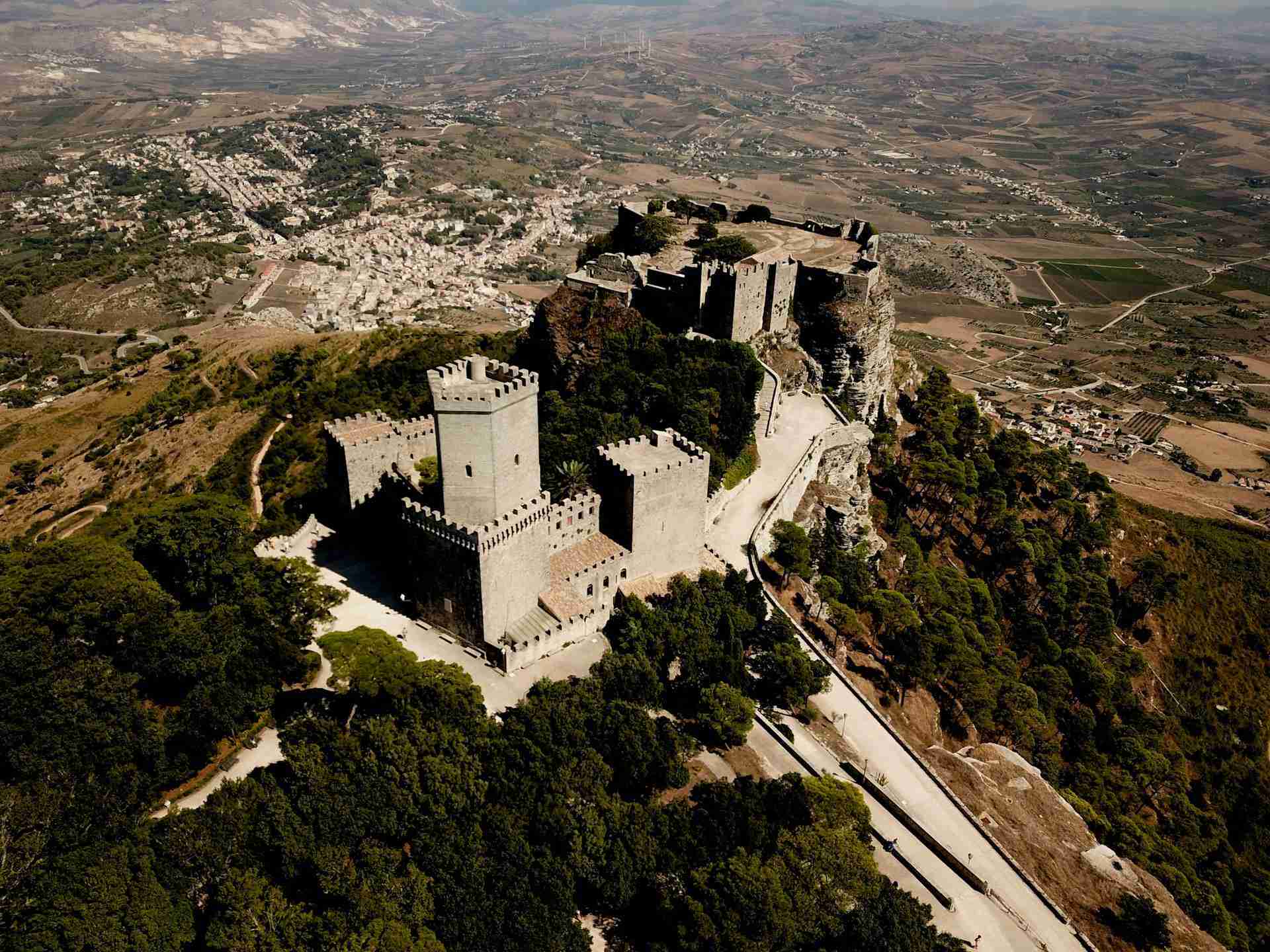 Castello del Bálio by Freysteinn G. Jonsson