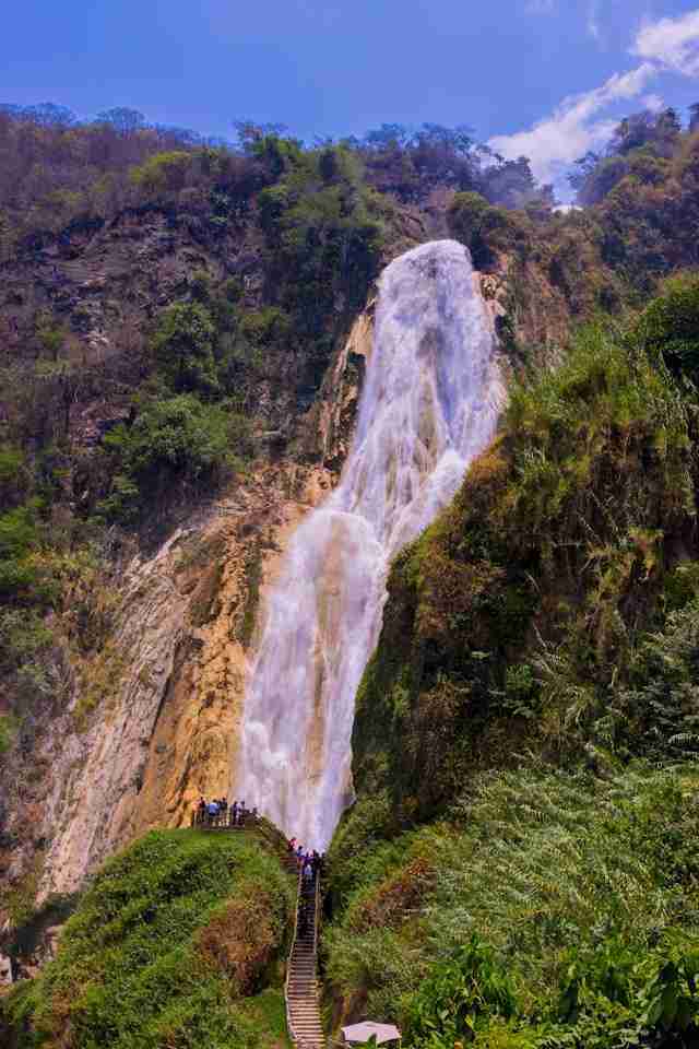 Cascada El Chiflón by Roger Ce