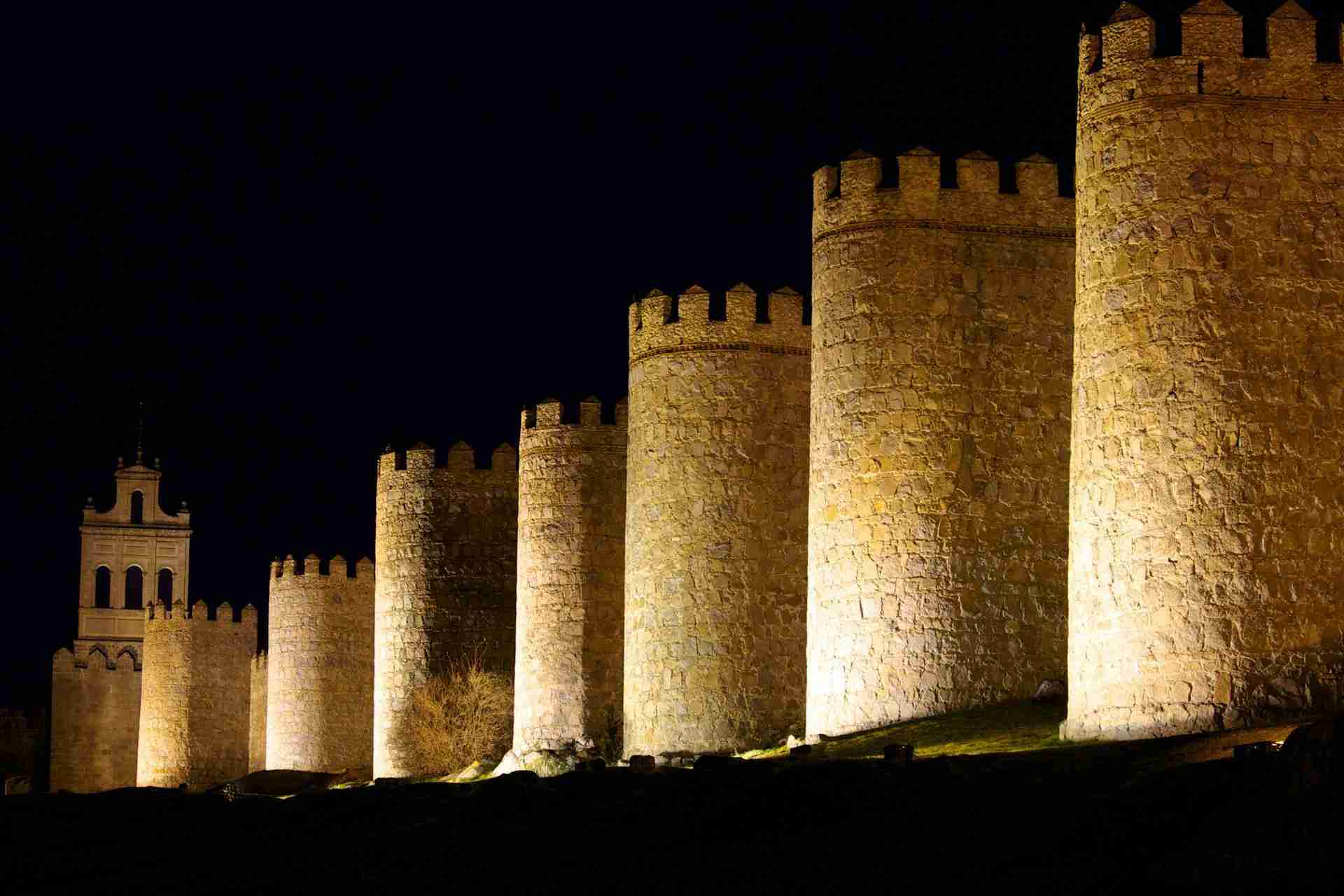 Muralla de Ávila by Mario La Pergola
