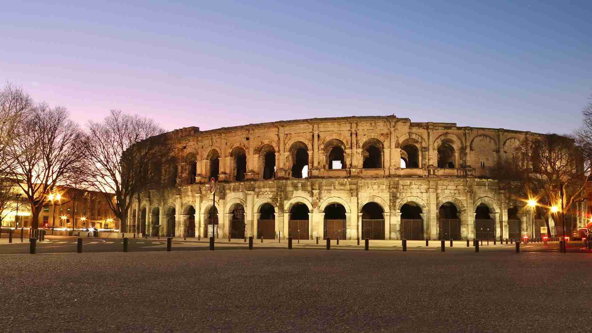 Arènes de Nîmes by Hongbin