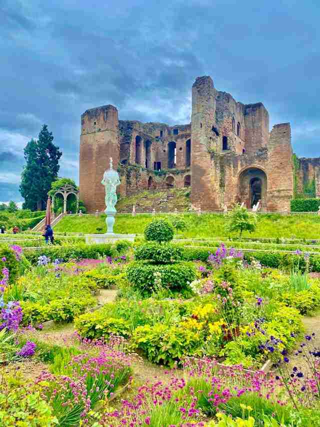 Kenilworth Castle and Elizabethan Garden by Tony Williams