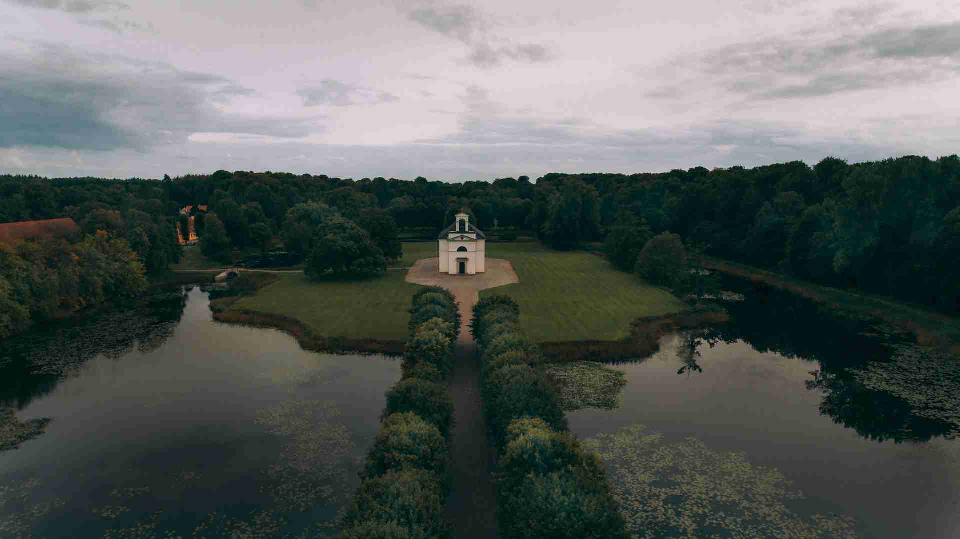 Hørsholm Kirke by Mads Eneqvist