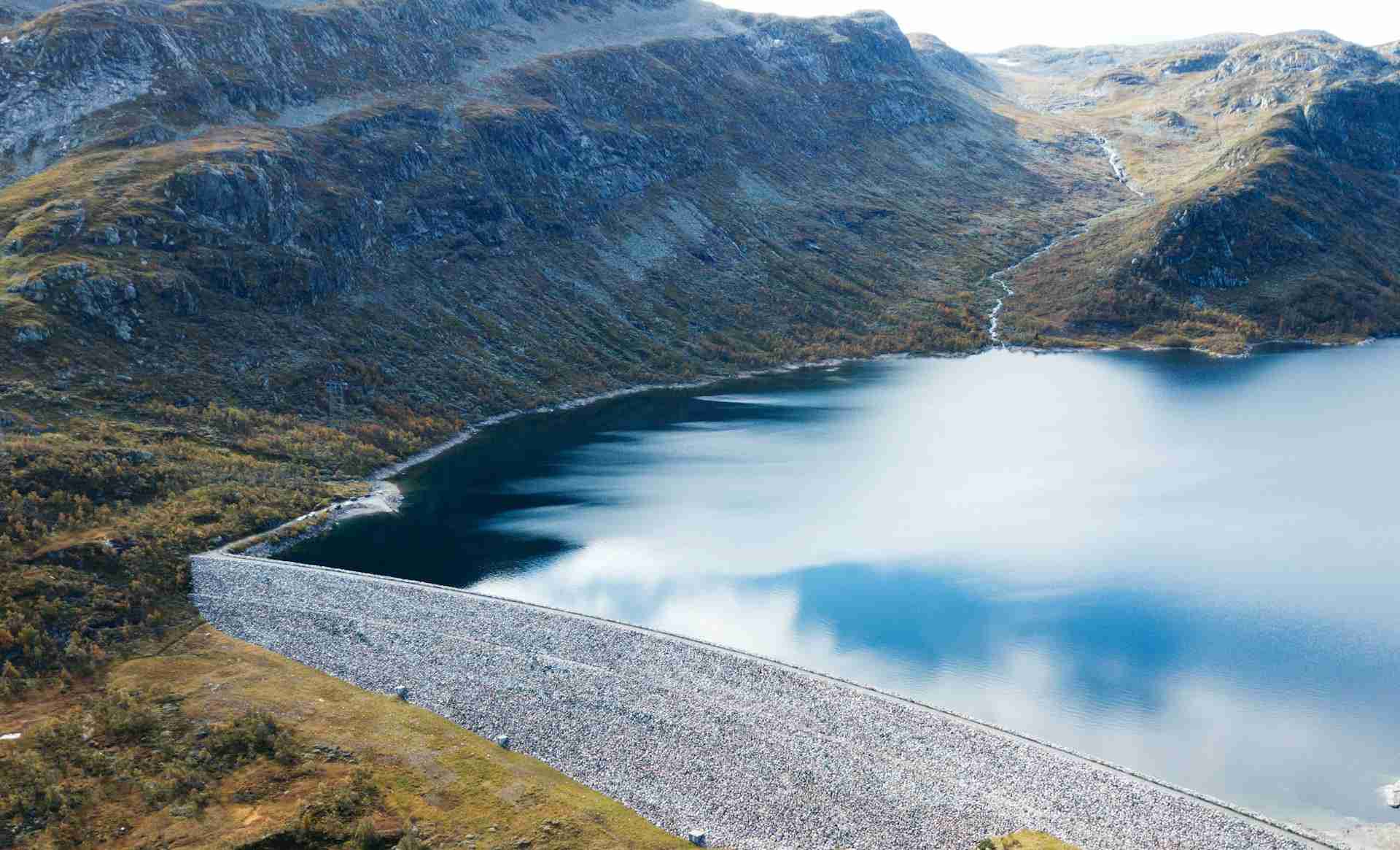Bitdalsvatnet Lake and Dam by Bjørn Kamfjord