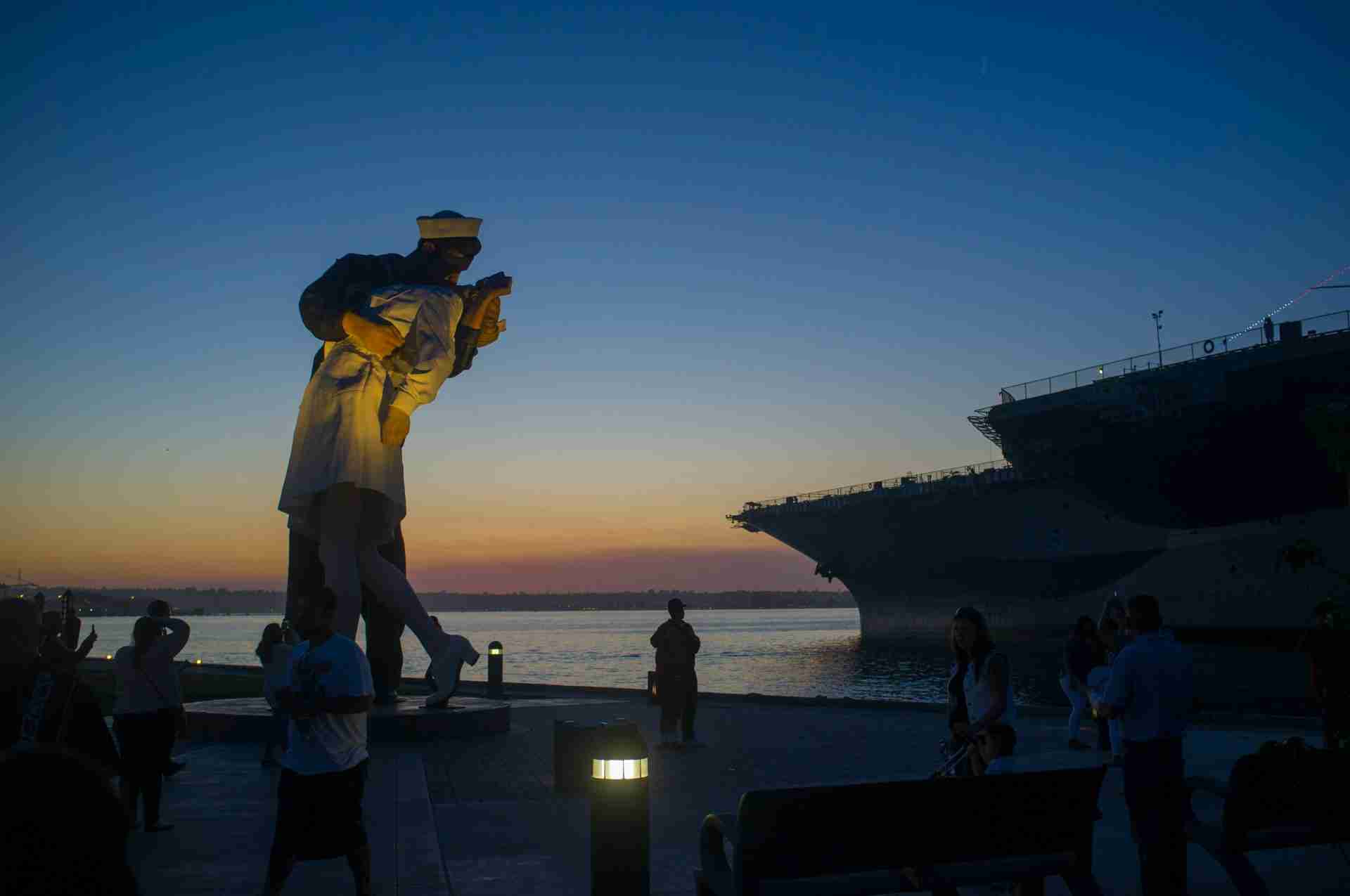 Embracing Peace (Unconditional Surrender) by Emiliano Bar