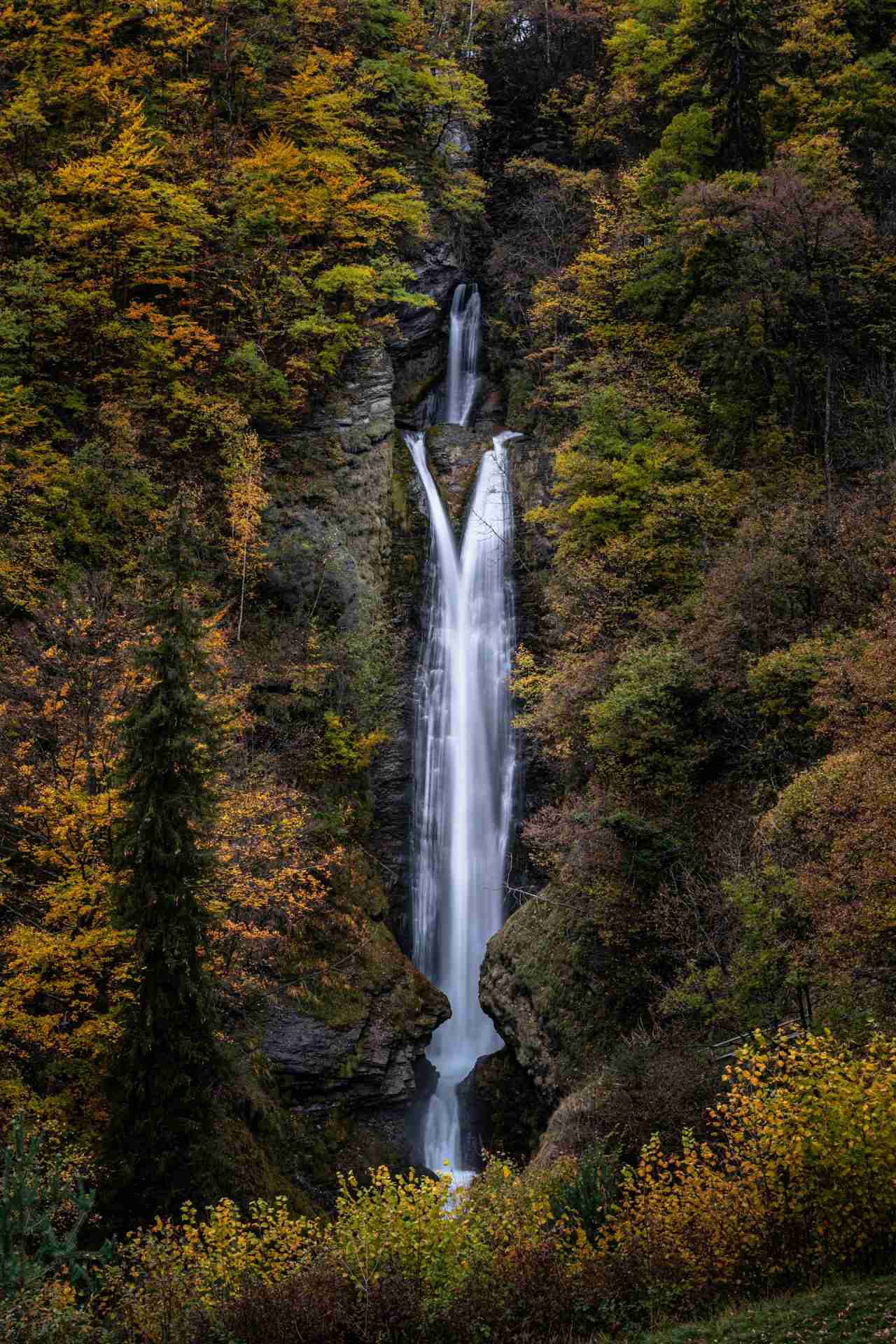 Cascade du Coeur by Arian Hoti