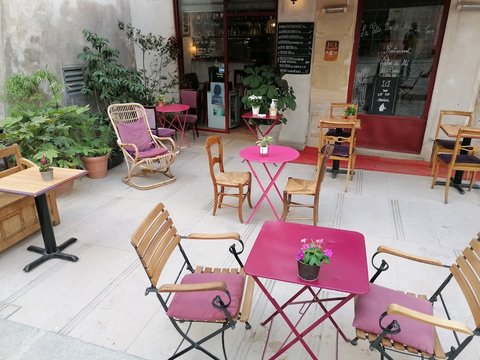 La Petite Maison Dans La Cour