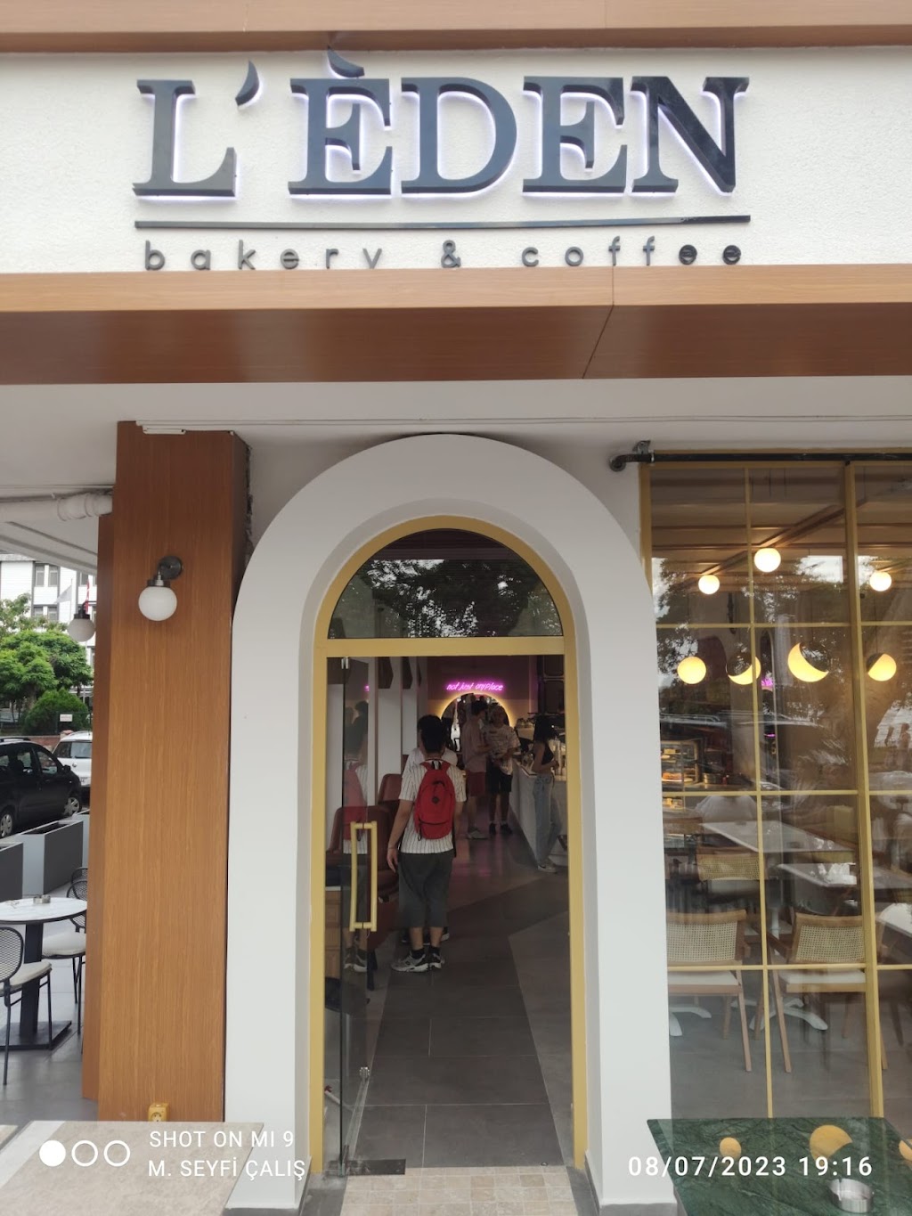 Leden Bakery