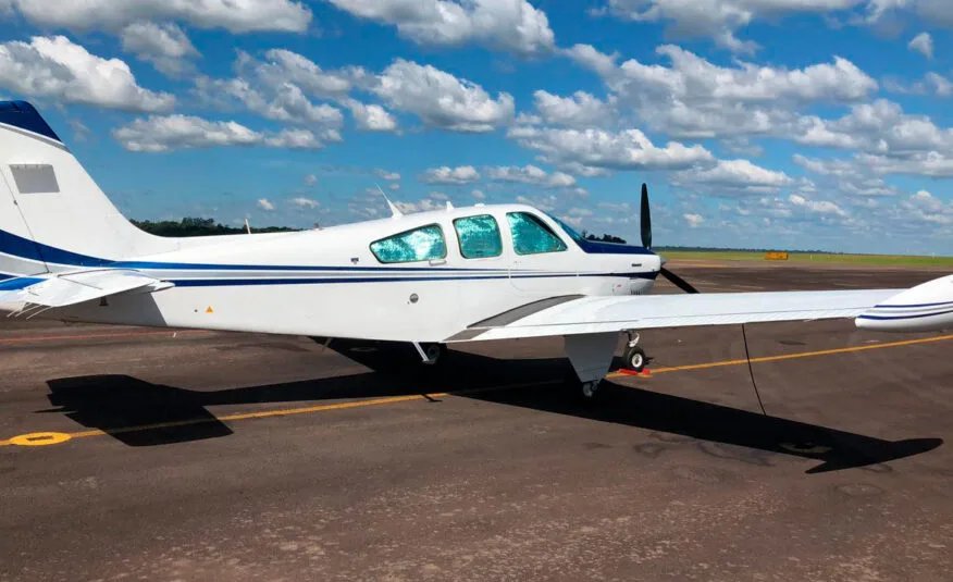 1992 Beechcraft Bonanza F33A photo 2