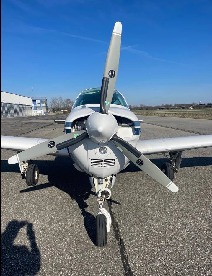 1990 Beechcraft Bonanza F33A photo 3