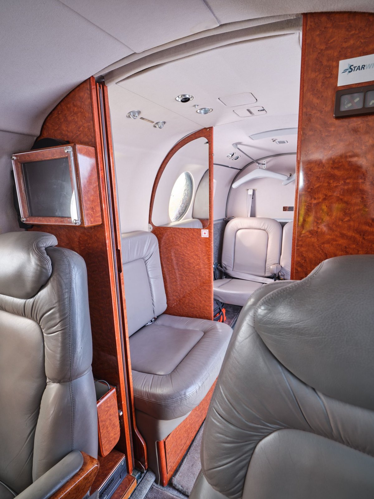 1999 Beechcraft King Air B200 photo 7