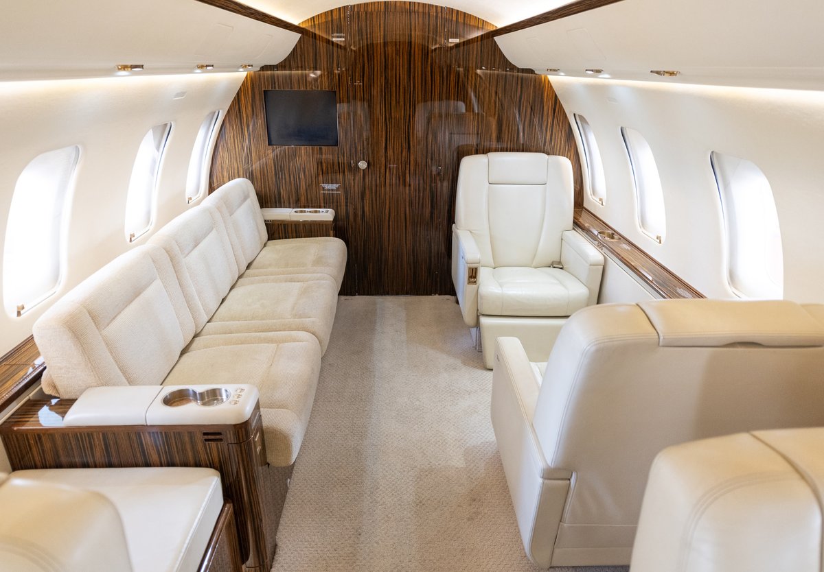 2009 Bombardier Challenger 605 photo 8