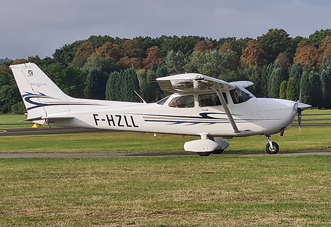 2011 Cessna 172 Skyhawk SP photo 2
