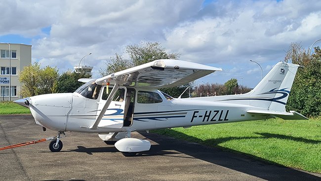 2011 Cessna 172 Skyhawk SP photo 3