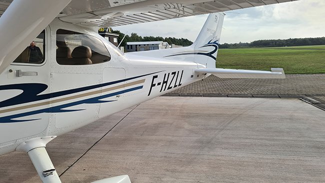 2011 Cessna 172 Skyhawk SP photo 4
