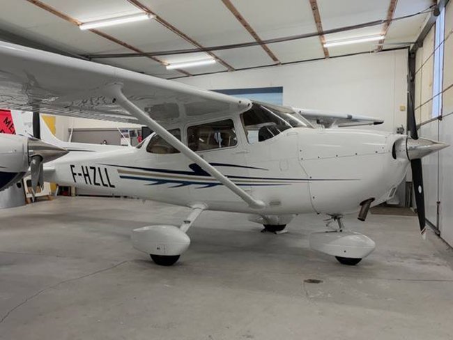 2011 Cessna 172 Skyhawk SP photo 8