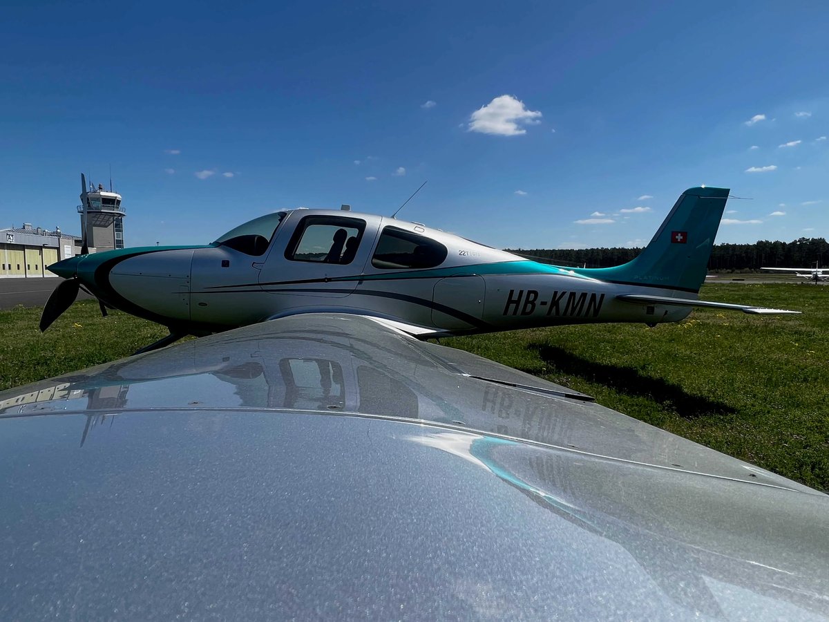 2015 Cirrus SR22T photo 2